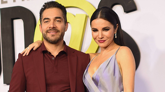 Omar Chaparro junto a Martha Higareda