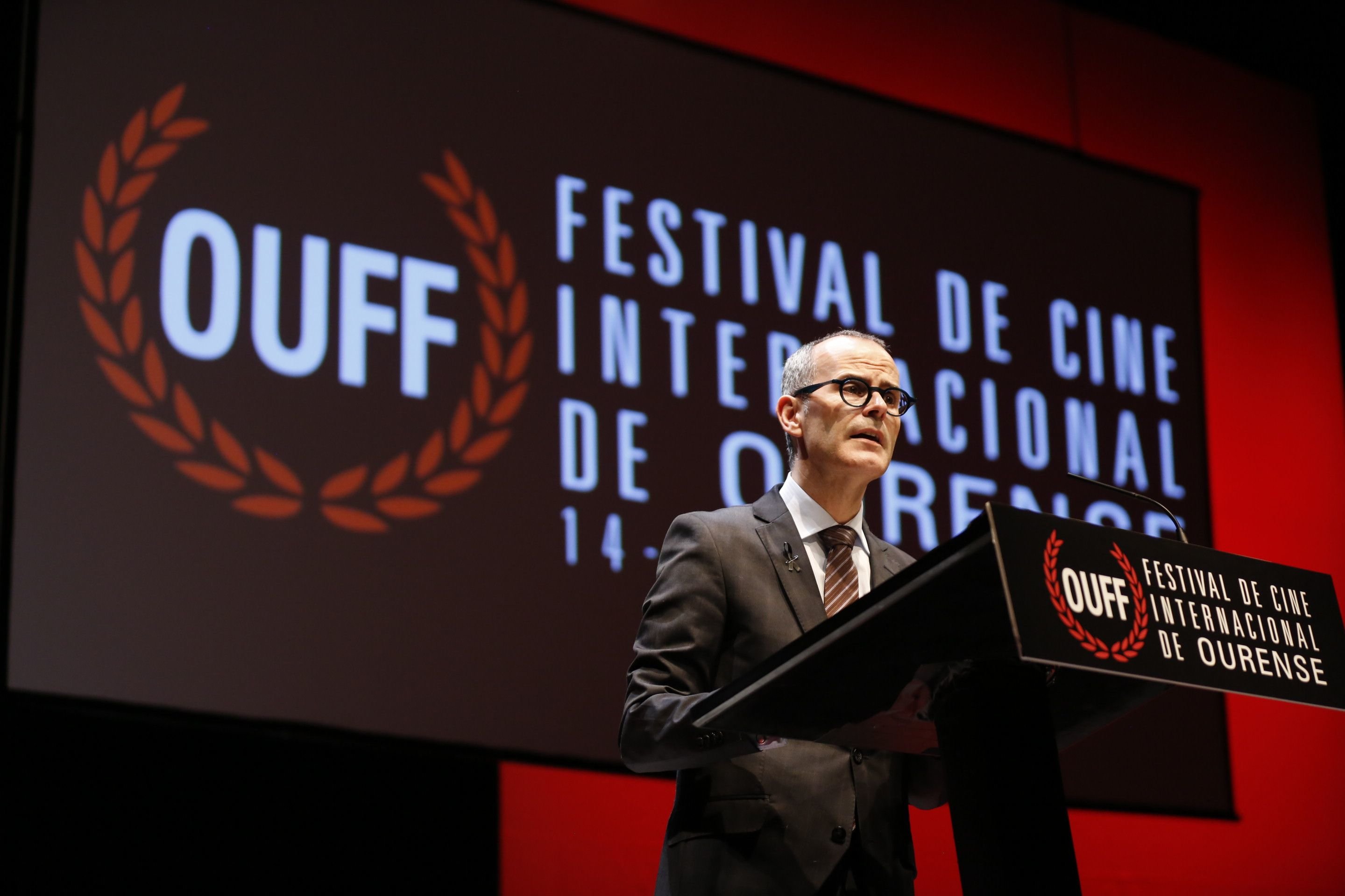 El alcalde Jesús Vázquez dando el discurso inaugural del OUFF en 2015