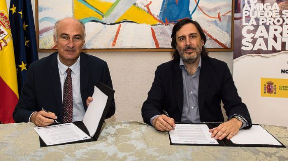 Fernando Benzo y Antonio Guisasola firmando el convenio