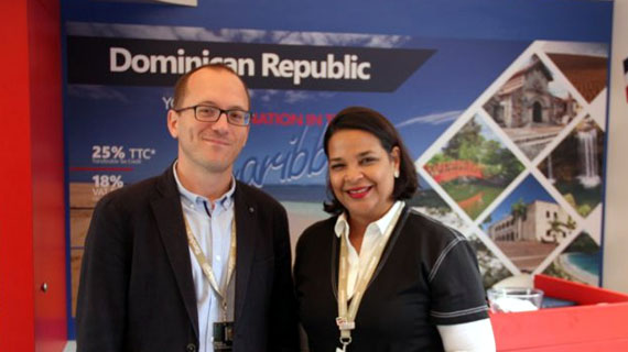 El director de Huelva, con Yvette Marichal