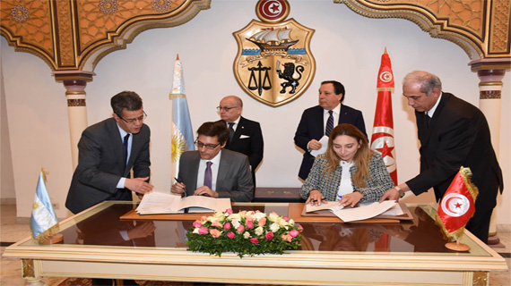 Firma del convenio entre Argentina y Túnez
