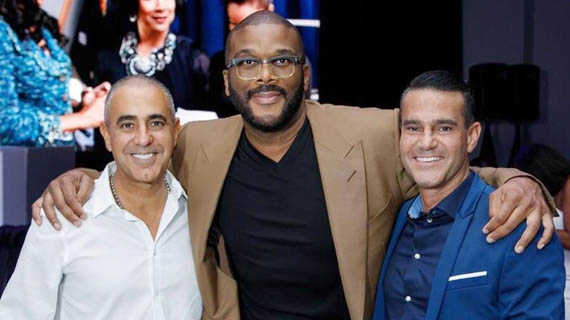 Los hermanos Areu con Tyler Perry