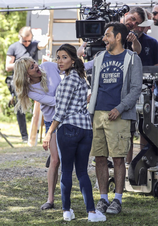 Faris, Longoria y Derbez, filmando "Overboard"