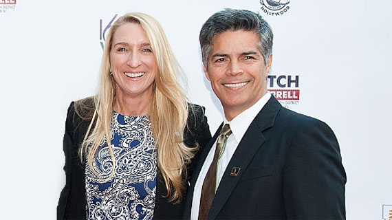 Esai Morales con Jane Austin