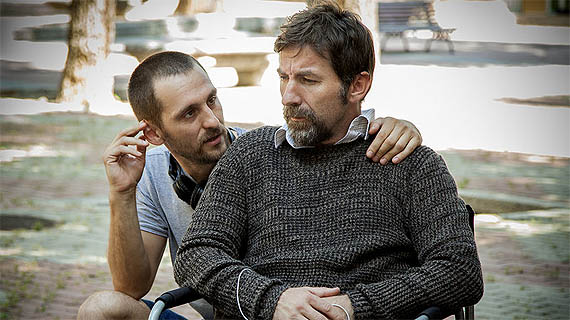 Raúl Arévalo con Antonio de la Torre en el rodaje de "Tarde para la ira"