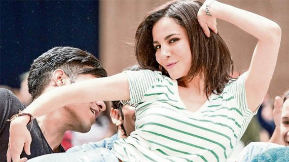 Martha Higareda produce, escribe y protagoniza "3 idiotas"