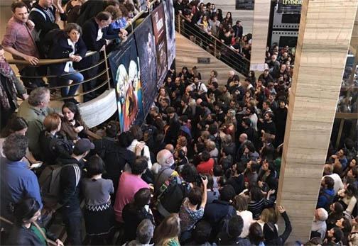 El Gaumont se llenó en protesta por el cese de Cacetta