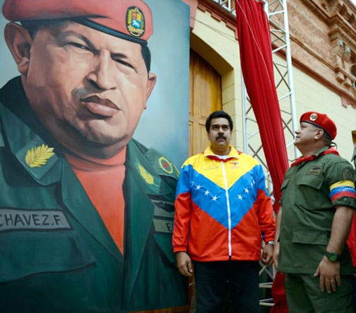 Habrá dos versiones de la vida de Chávez