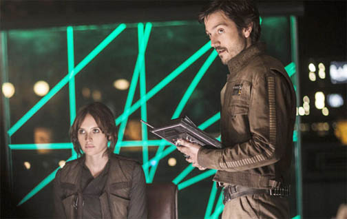 Diego Luna, con Felicity Jones, en "Rogue One"