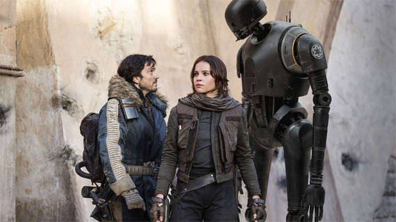 Diego Luna, con Felicity Jones, en "Rogue One"