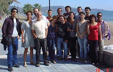 Aguyé, rodeado de alumnos junto a la playa de Benicassim Aguyé, rodeado de alumnos junto a la playa de Benicassim