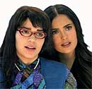 América Ferrera, como Betty, junto a Salma Hayek América Ferrera, como Betty, junto a Salma Hayek