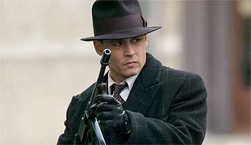 Depp es John Dillinger, en 'Enemigos públicos' Depp es John Dillinger, en 'Enemigos públicos'