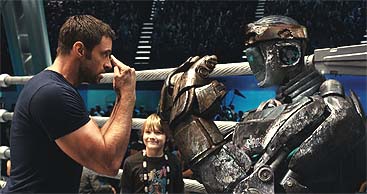 Jackman instruye a su boxeador robotizado Jackman instruye a su boxeador robotizado