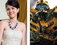 Selena Gómez y uno de los Transformers Selena Gómez y uno de los Transformers