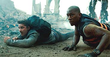 LaBeouf de nuevo por los suelos en 'Transformers 3' LaBeouf de nuevo por los suelos en 'Transformers 3'